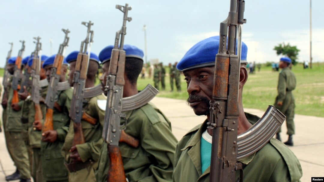 Ba soda ba FARDC na lifili na base ya Kamina, na Haut-Lomami, 7 novembre 2005.