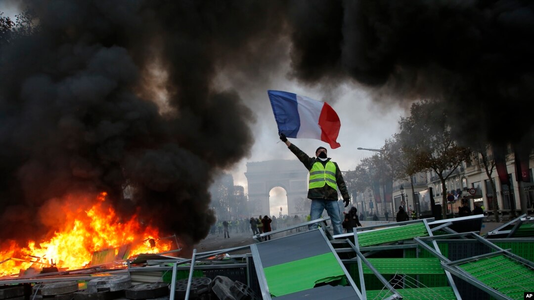 En una semana de manifestaciones cientos de personas resultaron heridas y dos murieron en accidentes derivados de las protestas en Francia.