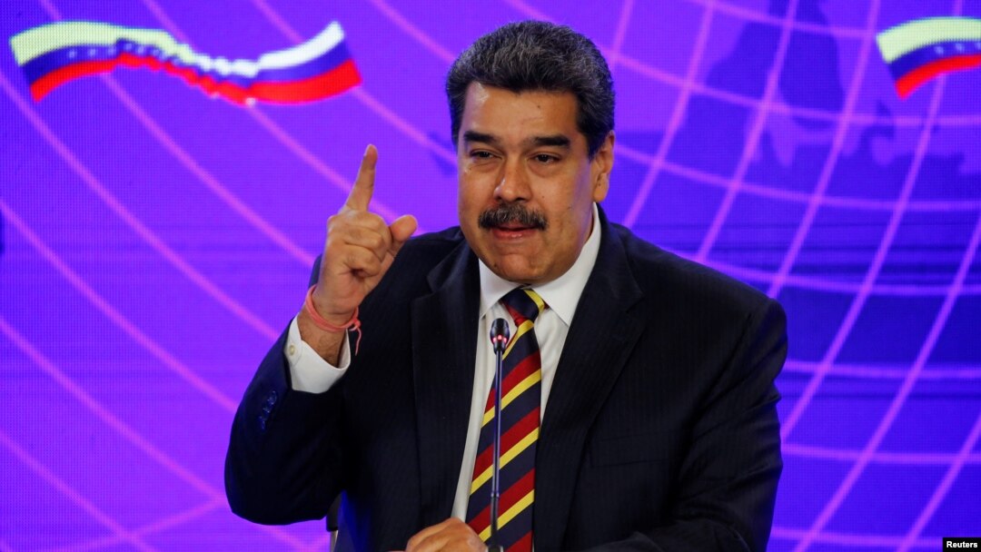 El presidente de Venezuela, Nicolás Maduro, habla durante un encuentro con la prensa durante visita del viceprimer ministro ruso, Yury Borisov, a Caracas, el 16 de febrero de 2022. Foto: Reuters.