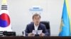 북한이 미사일을 발사한 8일 청와대 위기관리센터에서 국가안전보장회의(NSC) 전체회의를 소집한 문재인 한국 대통령이 발언하고 있다. 