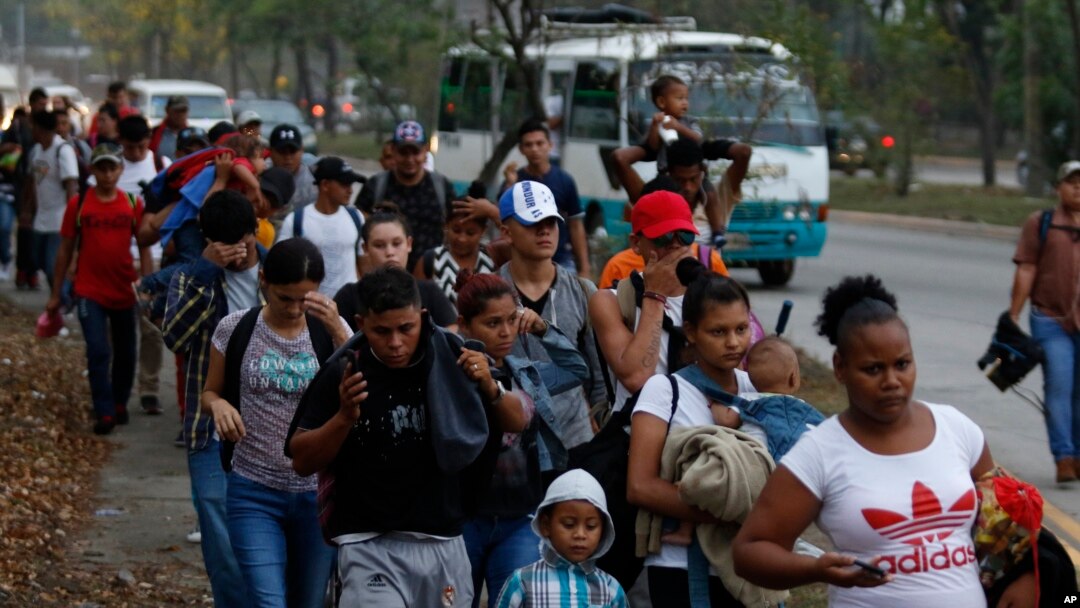 Migrantes de países del Triángulo Norte alegan que salen de su país rumbo a Estados Unidos debido a la inseguridad y falta de oportunidades en sus naciones. [Archivo/AP]