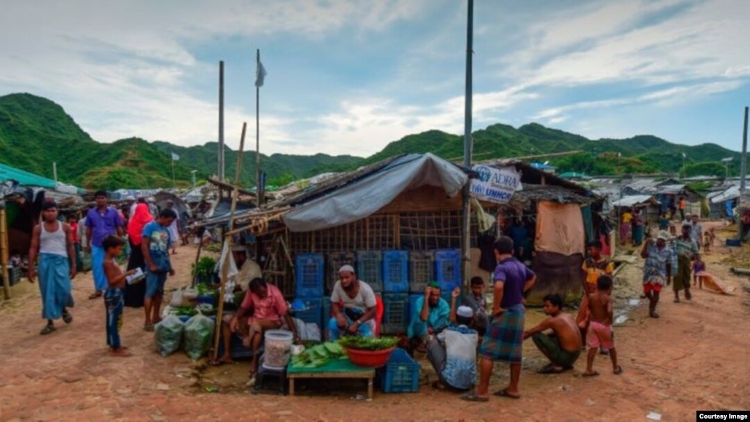 ဘင်္ဂလားဒေ့ရှ်နိုင်ငံ Cox's Bazar ဒေသရှိ ရိုဟင်ဂျာဒုက္ခသည်များ။