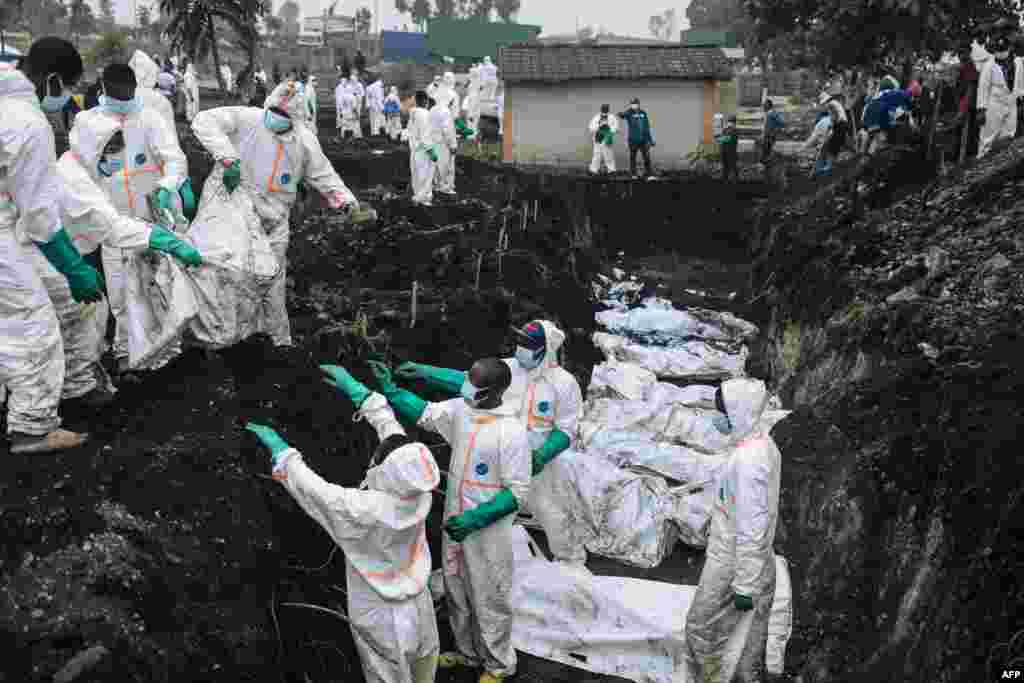 Members of the Congolese Red Cross and Civil Protection bury in a Goma cemetery victims of recent clashes in the city in the Democratic Republic of Congo. At least 900 people have been killed and more than 2,800 people injured in the recent fighting in Goma, the capital of North Kivu province, the U.N. said. 