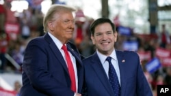Donald Trump, Presidente eleito, e Marco Rubio, senador da Florida, em campanha, na Carolina do Norte