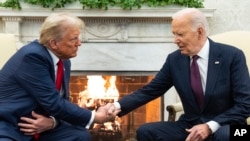 အမေရိကန်သမ္မတ Joe Biden နဲ့ ရွေးကောက်ခံသမ္မတ Donald Trump တို့ကို အိမ်ဖြူတော်မှာအတူတွေ့ရစဉ် (နိုဝင်ဘာ ၁၃၊ ၂၀၂၄)