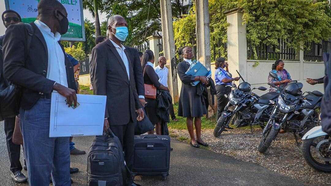 Mutane a gaban Babbar kotun tarayya dake birnin Abuja.