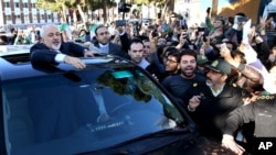استقبال از جواد ظریف در جاده های تهران پس از برگشت از سویس