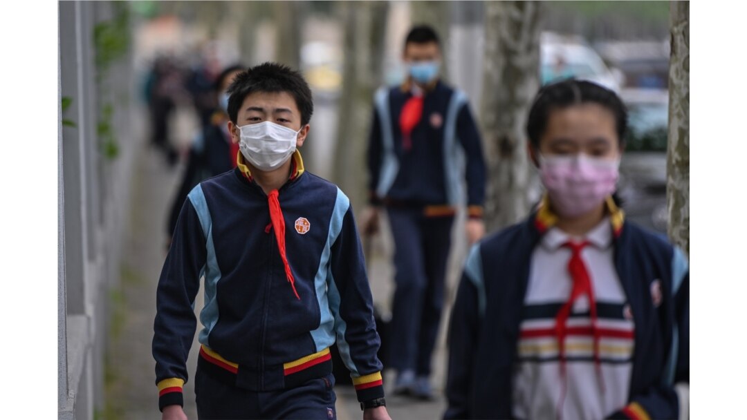 တရုတ်နိုင်ငံ Shanghai မြို့ရှိ Huayu အလယ်တန်းကျောင်းမှ ကျောင်းသားများ (ဧပြီ ၂၇၊ ၂၀၂၀)