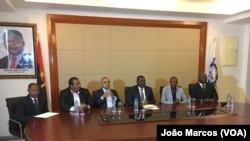 Equipa do ministério dos transportes, com ministro a cabeça, Porto do Lobito, Benguela