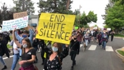 Waandamanaji mjini Bend, Oregon wakipinga kile wanachokiita "unyamavu wa Wazungu"