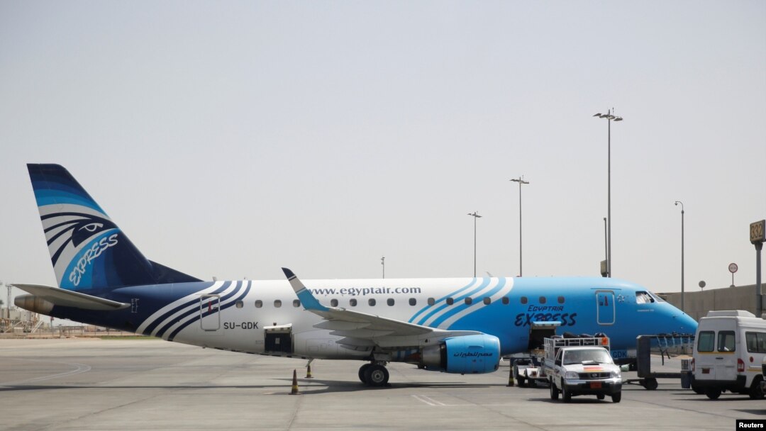 Workers service an Egyptair flight at International Cairo Airport, Egypt May 21, 2016. REUTERS/Amr Abdallah Dalsh