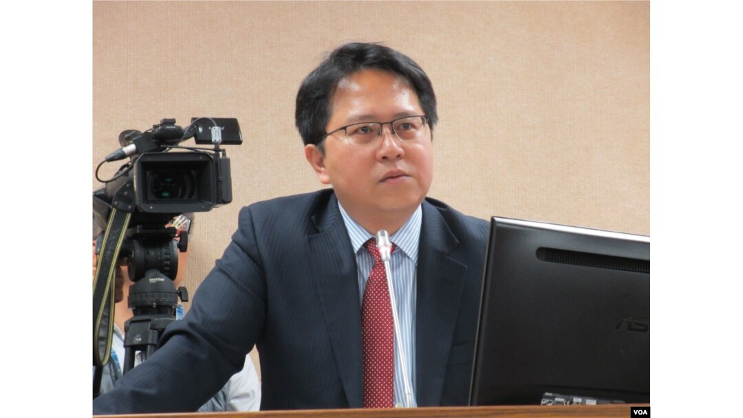 台灣執政黨民進黨立委邱志偉(美國之音張永泰拍攝)
