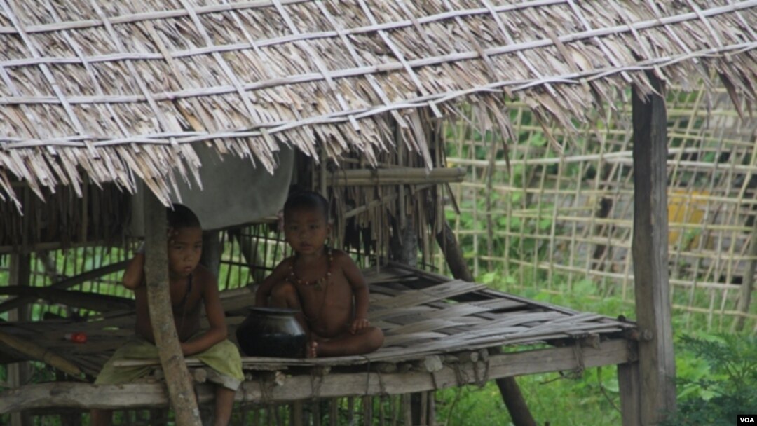 ကိုင်းကြီးရခိုင်ရွာမှ ကလေးငယ်