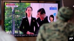 지난달 4일 한국 서울역에 설치된 TV에서 북한 김여정 제1부부장의 대남 발언 관련 소식이 나오고 있다.