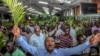 Waumini wakihudhuria ibada bila ya kufuata Utaratibu wa kutokaribiana katika Kanisa la Full Gospel Bible Fellowship Dar es Salaam, Tanzania, Aprili 5, 2020.