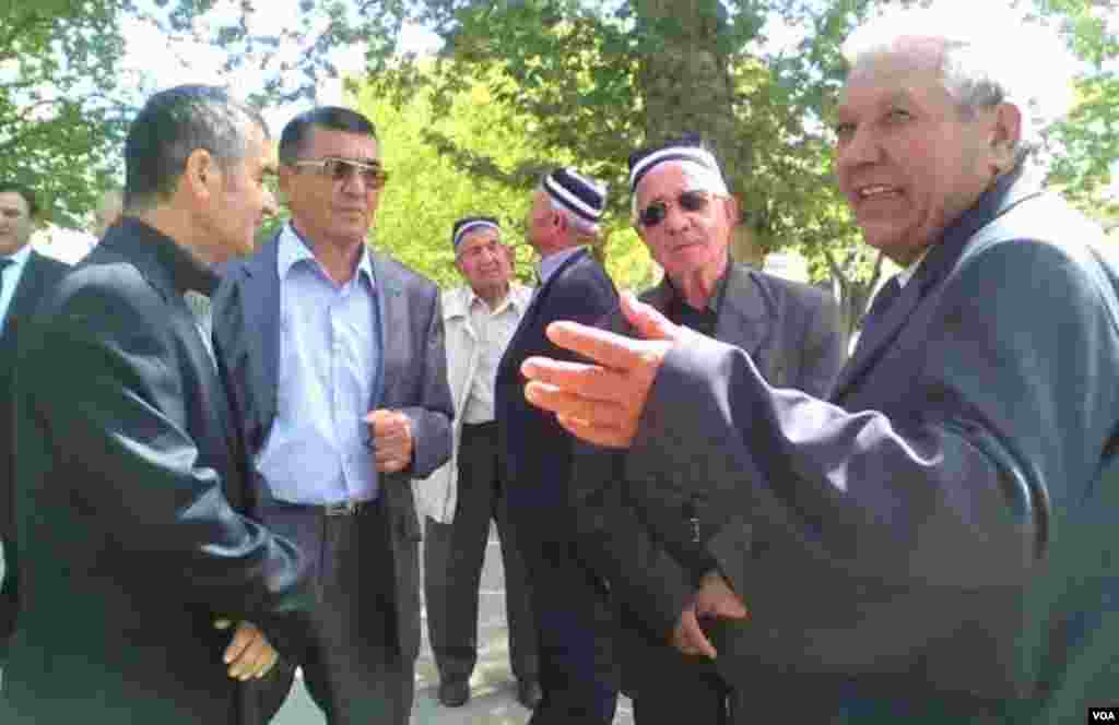 Tadbirdan so'ng bahorda yashillikka burkangan daratlar ostidagi qadrdonlar suhbatige ne yetsin