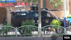 新疆街头的警车 （美国之音东方拍摄）