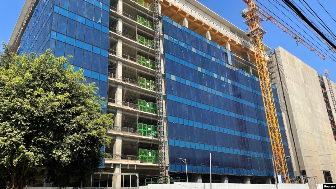 ရန်ကုန်မြို့ရှိ နေရာတခုမှာ တွေ့ရတဲ့ Y Complex ဂျပန် အိမ်ခြံမြေ ဆောက်လုပ်ရေးစီမံကိန်းတခု။ (မတ် ၀၂၊ ၂၀၂၁)