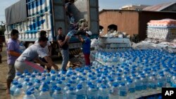 La empresa ATAX, de propietarios ecuatorianos espera mandar el segundo camión repleto de productos a los damnificados del terremoto en Ecuador. 