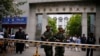 在2014年5月23日乌鲁木齐市发生自杀炸弹袭击后，中国武警在乌鲁木齐第五中学门前站岗（2014年5月23日）