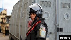 Security forces stand guard in Alexandria during the fifth anniversary of the uprising that ended the 30-year reign of Hosni Mubarak, Egypt, January 25, 2016. REUTERS/Asmaa Waguih