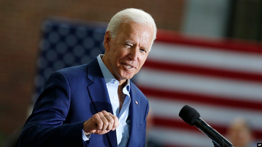 Archivo - El candidato presidencial demócrata Joe Biden habla durante un acto de campaña en Keene State College en Keene, New Hampshire, el 24 de agosto, de 2019.