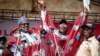 Shugaba Buhari tare da sabon gwamnan jihar Ekiti Dakta Kayode Fayemi da kuma shugaban jam'iyyar APC Adams Oshiomole a yayin yakin neman zabe a jihar Ekiti.