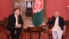 Waziri wa Mambo ya Nje wa Marekani Mike Pompeo akutana na Rais wa Afghanistan Ghani Machi 23, 2020.