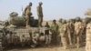 Babban hafsan sojojin kasa na Najeriya, Leftana janar Tukur Buratai, ya ziyarci sansanonin sojojinsa a dajin Sambisa