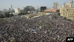 Desetine hiljada ljudi okupilo se danas na trgu Tahrir, u Kairu, u okviru takozvanog "marša milion ljudi", zahtevajući ostavu predsednika Hosnija Mubaraka