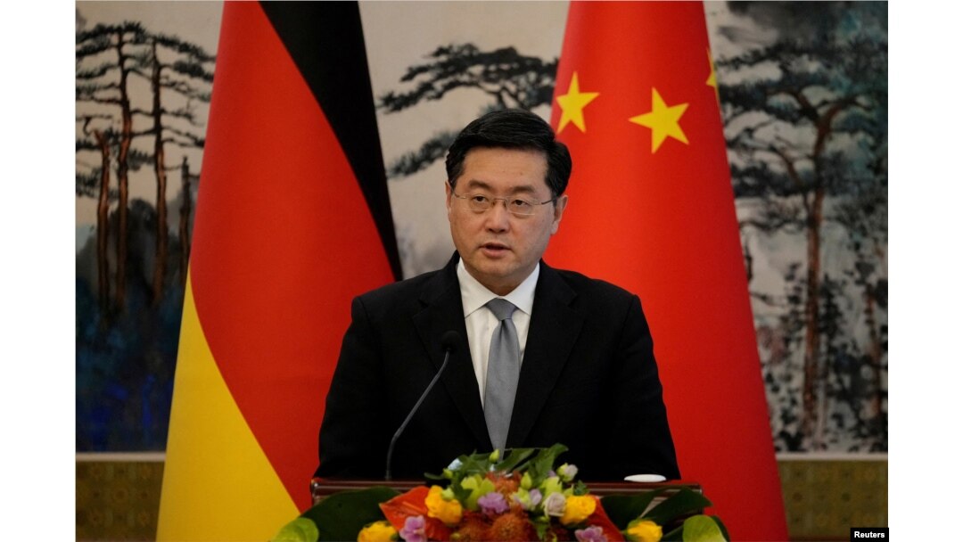 中國外長秦剛在北京釣魚台國賓館接待到訪的德國外長安娜萊娜·貝爾伯剋期間舉行聯合記者會。(2023年4月14日)