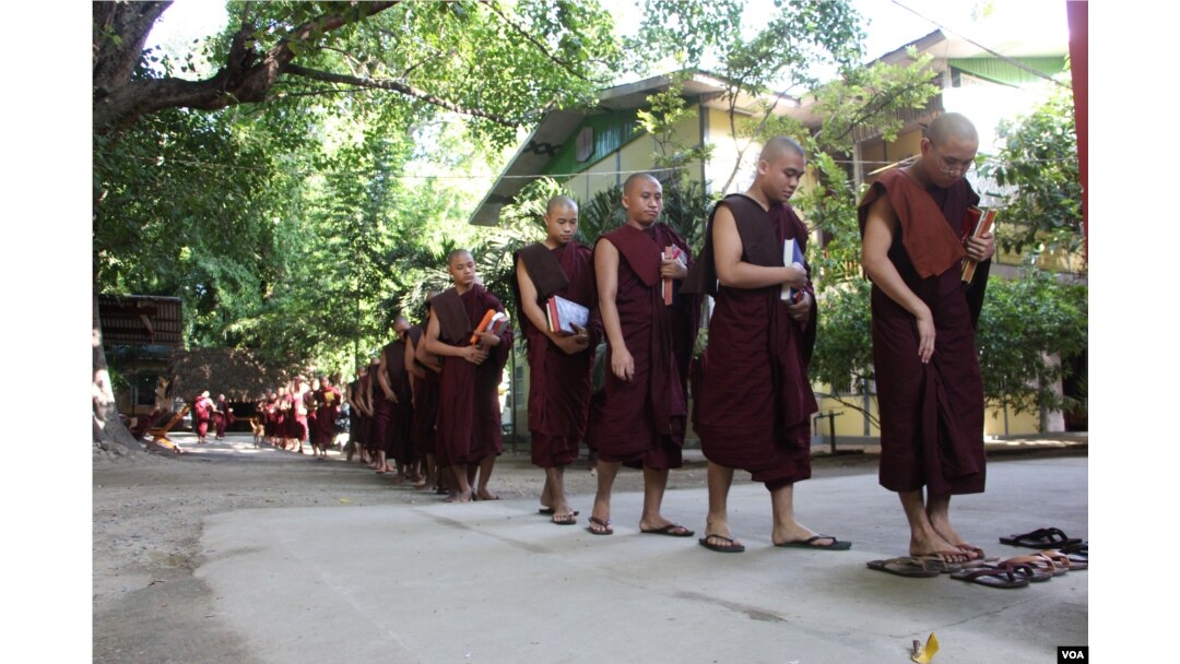 မန္တလေး မဟာဂန္ဓာရုံကျောင်းတိုက် မြင်ကွင်းများ (ဓာတ်ပုံ - ထက်အောင်ခန့် (ဗွီအိုအေ)
