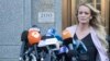 Trump acusa a estrella porno Stormy Daniels de ser una "estafa total" 