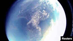 La península de Corea vista desde el espacio en esta foto divulgada el lunes 28 de febrero de 2022 por la agencia de noticias de Corea del Norte KCNA.