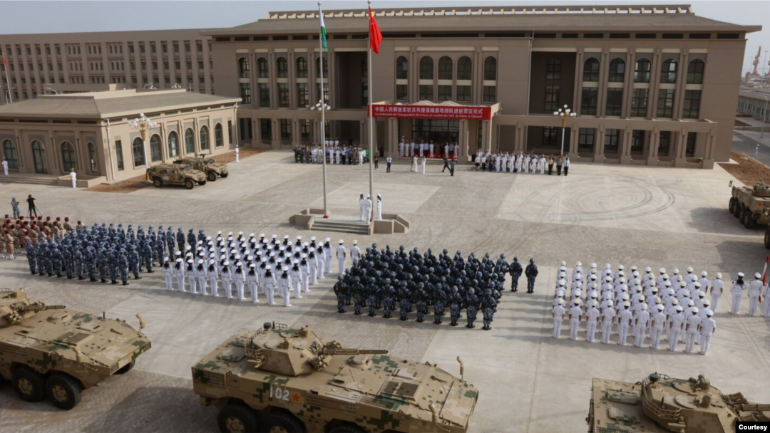 中國軍人2017年8月1日在吉布提(Djibouti)舉行新基地啟用儀式（中國軍方圖片）