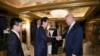 日本首相安倍晋三在纽约曼哈顿的川普大厦与当时还是当选总统的川普会面（2016年11月17日）