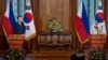 7일 필리핀을 국빈 방문한 윤석열 한국 대통령이 수도 마닐라의 대통령궁에서 페르디난드 마르코스 필리핀 대통령과 공동기자회견을 갖고 있다.