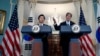 지난달 19일 존 케리 미국 국무장관(오른쪽)이 윤병세 한국 외교장관과의 공동기자회견에서 발언하고 있다.
