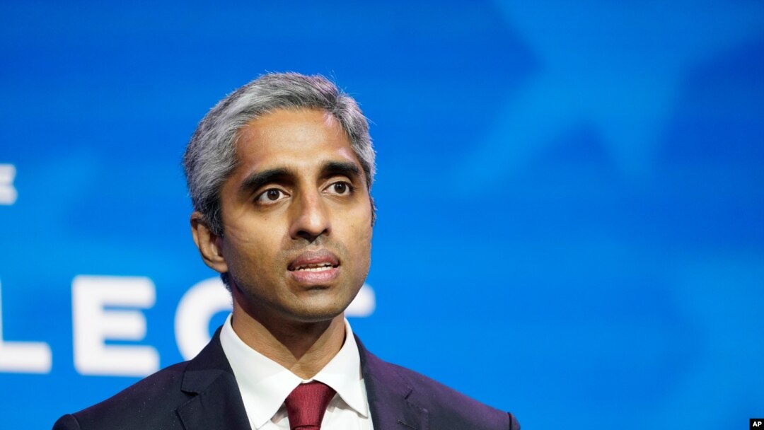 El doctor Vivek Murthy, quien ha sido nominado por el presidente electo Joe Biden para Director de Salud Pública habla en un evento en el Teatro Queens, de Wilmington, Delaware, el 8 de diciembre de 2020.