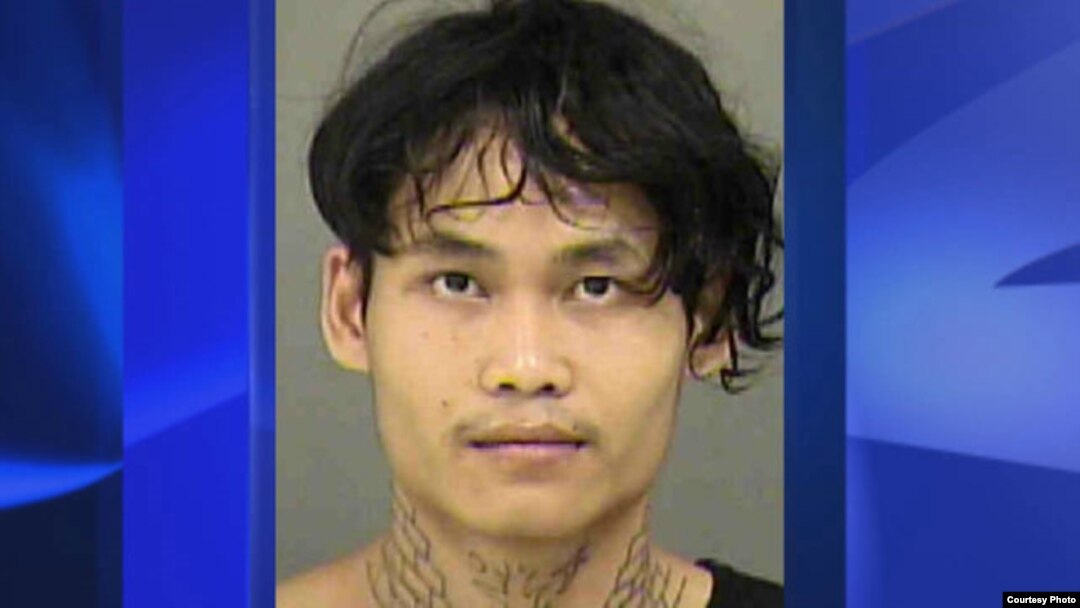 မြောက်ကယ်ရိုလိုင်းနား ပြည်နယ် Mecklenburg County Sheriff's Office က ထုတ်ထားတဲ့ ကိုထွန်းလုံစိန် ဓာတ်ပုံ။