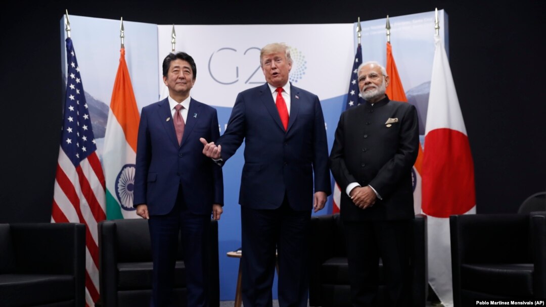 美國總統特朗普（中）、印度總理莫迪（右）和日本首相安倍晉三在阿根廷首都布宜諾斯艾利斯舉行會面。 （2018年11月30日）