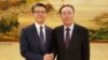 지난 9월 한국 6자회담 수석대표인 김홍균 외교부 한반도평화교섭본부장(왼쪽)이 베이징에서 중국측 수석대표인 우다웨이 외교부 한반도사무특별대표와 만나 북한 5차 핵실험 대응 방안 등을 논의했다. (자료사진)