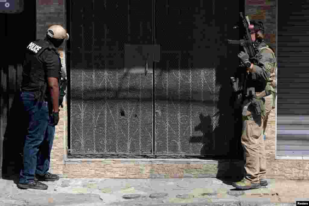 Agents with U.S. Homeland Security Investigations (HSI) search for undocumented migrants in San Juan, Puerto Rico on January 26, 2025.